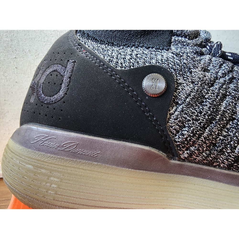 Nike size 10 shoes - Picture 6 of 11